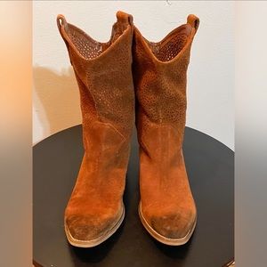 Pretty boots from BCBG size 7